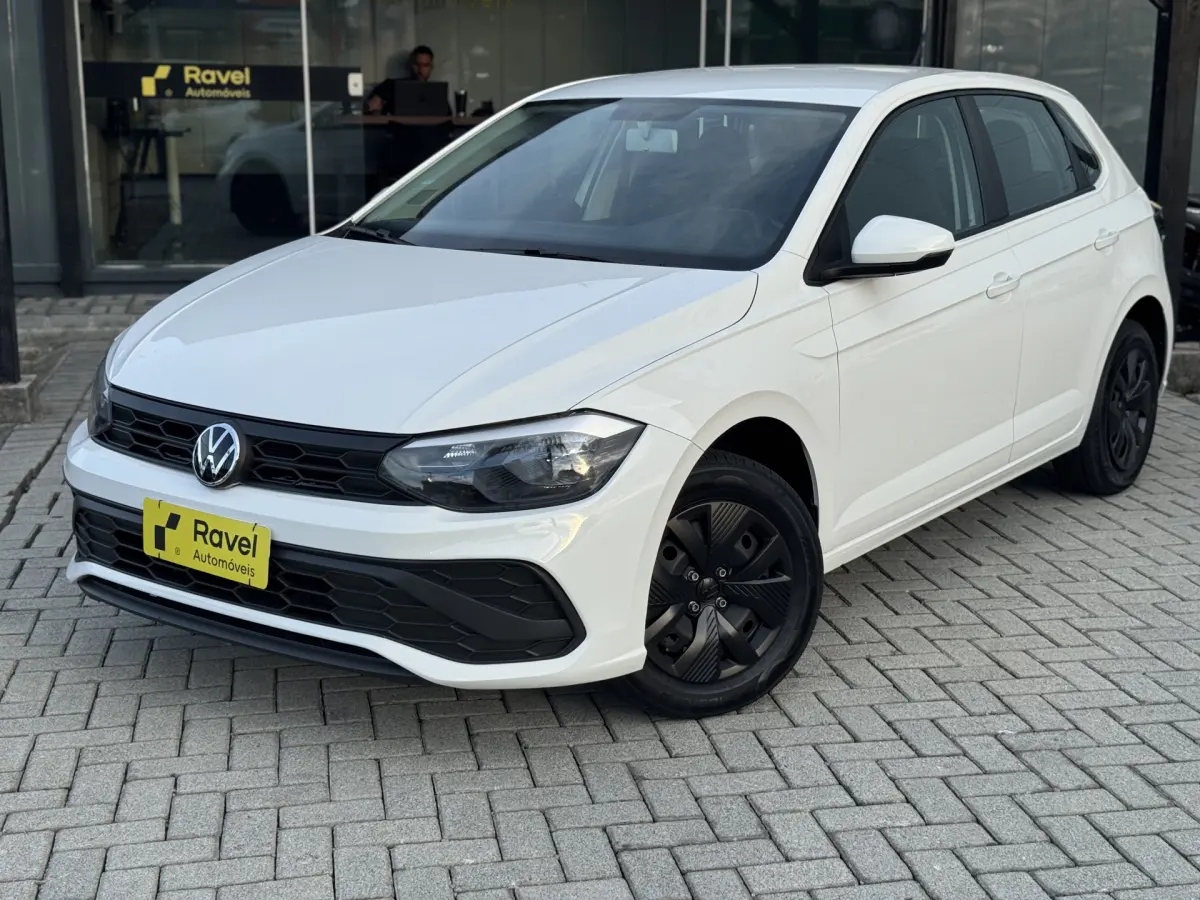 Volkswagen Polo 2025 branco no pátio da Ravel